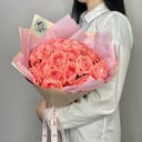 Букет из коралловой кустовой розы