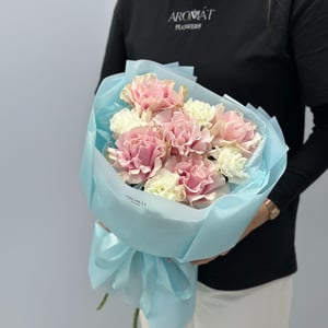 Букет из французских роз с диантусами