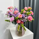 Букет «Маттиола, розы и диантусы»