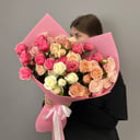 Монобукет из кустовых роз - нежный микс