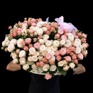 Корзина с кустовыми розами XL