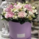 Шляпная коробка с цветами «Коробочка нежности» из роз и эустом