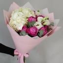 Букет с гортензией из роз и эустом