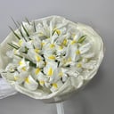 Белые ночи букет из белых ирисов