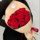 Моно букет из 9 красных роз в упаковке