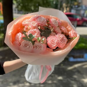 Букет из кустовой розы