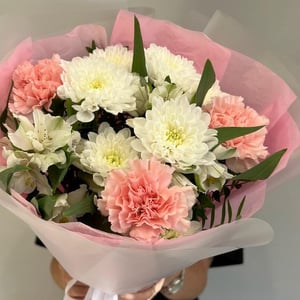 Букет хризантема,диантусы и альстромерия