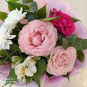 Букет «Нежный» из роз и хризантем