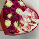 Подарочный набор «Набор из кустовых роз и Рафаэлло»