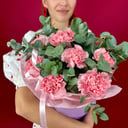 Шляпная коробка с цветами «Композиция из розовых диантусов»