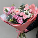 Букет с эустомой, розой и гвоздикой