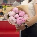 Букет 7 пионов