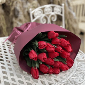 Букет из 19 красных тюльпанов