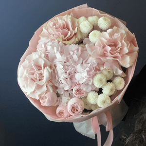 Нежный сборный букет «Французкий поцелуй» из хризантем и роз