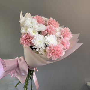 Стойкий букет кустовая хризантема