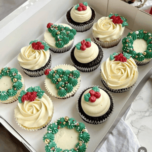 Набор из новогодних капкейков