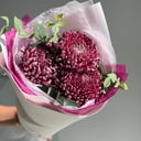 Букет с винными хризантемами