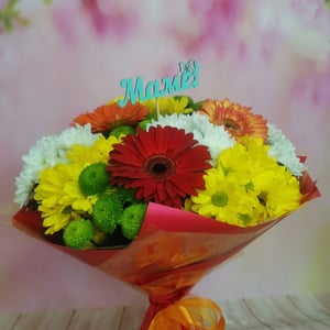 Любимой маме из хризантем и гербер