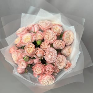 Букет кустовых пионовидных роз