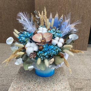 Композиция из сухоцветов Голубая лагуна