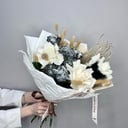 Тайна ночного сада букет с диантусами из гвоздик и роз