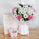 Подарочный набор «Воздушный поцелуй с конфетами» из роз и хризантем