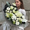 Букет «Экзотика» из эустом и хризантем