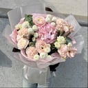 Букет с ранункулюсами нежный розовый