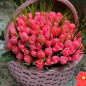Букет тюльпанов в корзине 101
