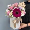 Коробка с цветами «Композиция Альстромерии, Герберы и Роз»