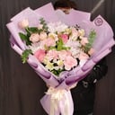 Авторский букет с ароматными цветами из роз и альстромерий