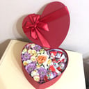 Подарочный набор «Коробка с цветами и шоколадом» из роз и хризантем