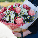 Букет «Ягодный мусс» из хризантем и ромашек