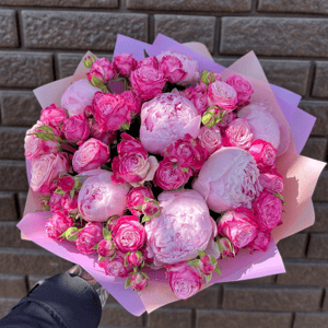 Авторский букет с пионами Сара