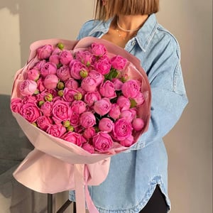 Букет пионовидных кустовых роз