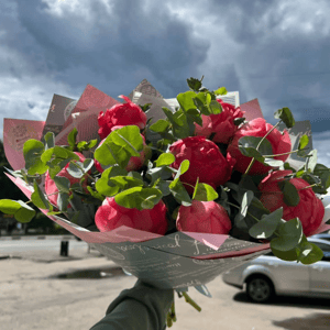 Букет пионы с эвкалиптом