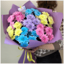 Яркий букет из цветных хризантем