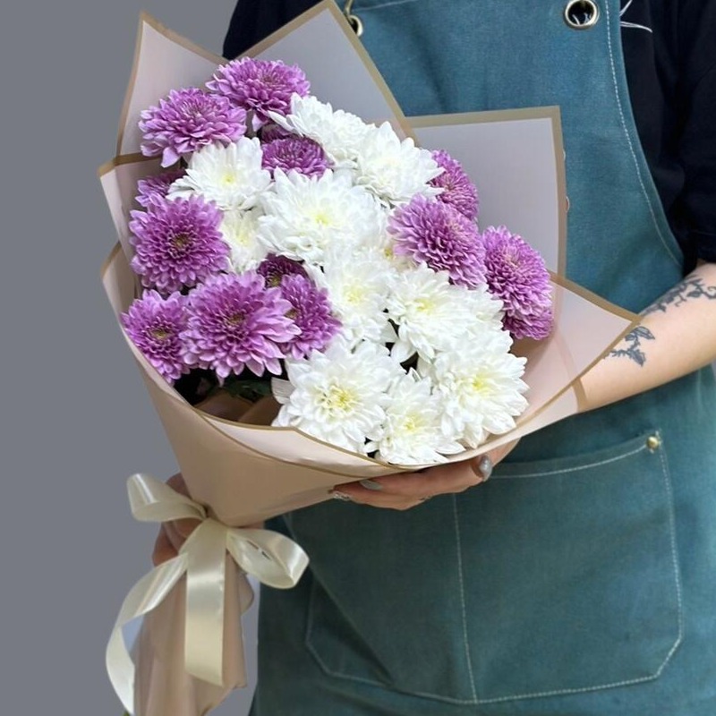 Букет из 5 хризантем микс с оформлением