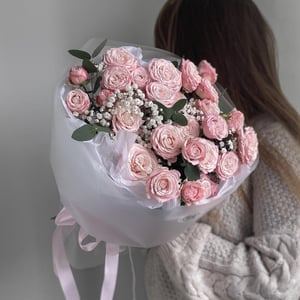 Дуо букет кустовых роз и гипсофилы