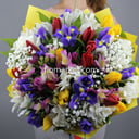 Сборный букет яркое настроение из тюльпанов и фрезии