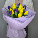 Букет "Яркий микс" из тюльпанов и ирисов