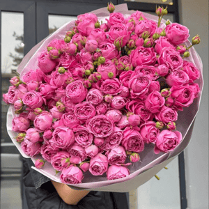 Букет пионовидных кустовых роз