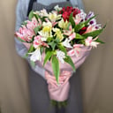 Букет из 15 альстромерий