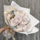 Букет из 19 ранункулюсов