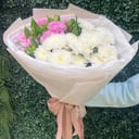 Нежный букет "Розовый пломбир" из гвоздик и альстромерий