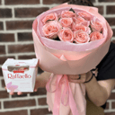 Подарочный набор «Букет роз со сладким презентом»