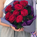 Букет из 9 красных роз в дизайнерской уп