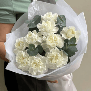 Букет с диантусами белыми