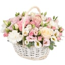 Корзина из роз и гвоздики небольшая