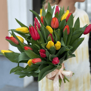 Букет из тюльпанов микс